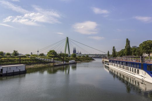 Hintergrundbilder - Blick von der Deutzer Drehbrücke