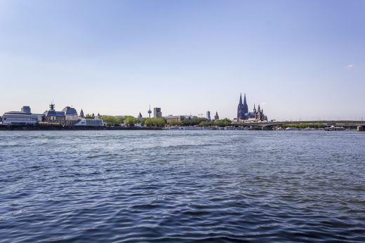 Hintergrundbilder - Blick zur Kölner Altstadt