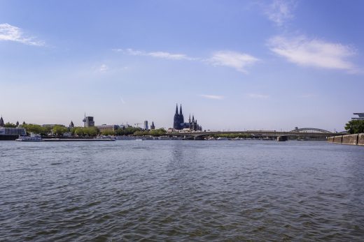 Hintergrundbilder - Blick über den Rhein zum Dom
