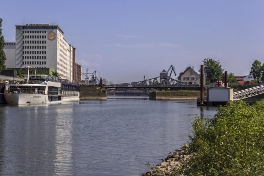 Hintergrundbilder - Deutzer Hafen mit Drehbrücke