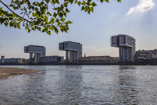 Hintergrundbilder - Kranhäuser und Rheinauhafen