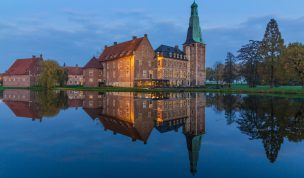 Hintergrundbild Schloss Raesfeld gespiegelt