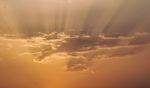 Hintergrundbild Schattenspiele am Abendhimmel