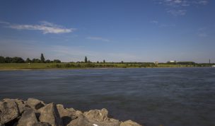 Hintergrundbild Blick zur anderen Rheinseite