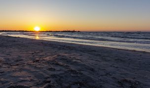 Hintergrundbild Sonnenuntergang am Ostseestrand