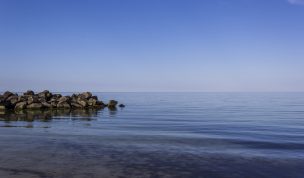 Hintergrundbild Stille Wasser an der Ostsee