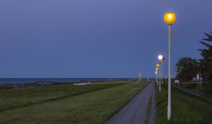 Hintergrundbild Ostseedeich Blaue Stunde