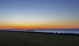 Hintergrundbild Ostseedeich nach dem Sonnenuntergang