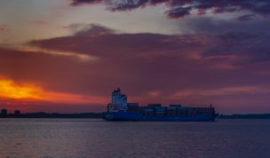 Hintergrundbild - Containerschiff Wybelsum