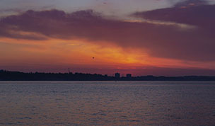 Hintergrundbild - Dämmerung über der Kieler Förde