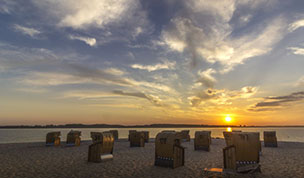 Hintergrundbild - Goldene Abendstimmung in Laboe