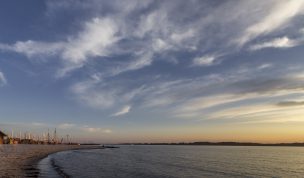 Hintergrundbild - Strand von Laboe am Abend