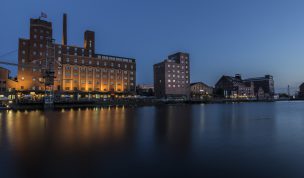 Hintergrundbild Alte Hafengebäude im Innenhafen