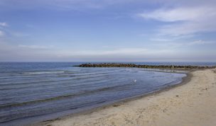 Hintergrundbild - Strand mit Buhne