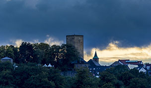 Hintergrundbild - Burg Blankenstein in der Dämmerung