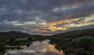 Hintergrundbild - Letzte Sonnenstrahlen an der Ruhr