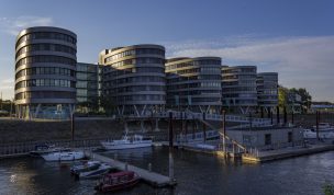 Hintergrundbild Five Boats im Abendlicht