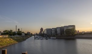 Hintergrundbild Five Boats und die Marina HDR