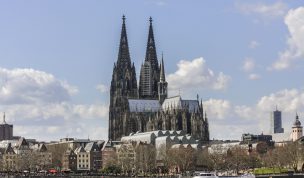 Hintergrundbild - Kölner Dom vom Rhein