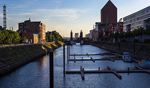 Hintergrundbild Schwanentorbrücke im Innenhafen