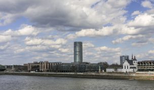 Hintergrundbild - Blick zum Kölntriangle