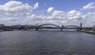 Hintergrundbild - Hohenzollernbrücke Köln