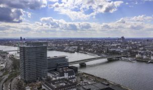 Hintergrundbild - Rhein und Deutzer Brücke