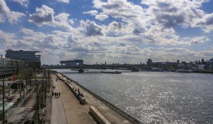 Hintergrundbild - Rheinaufwärts