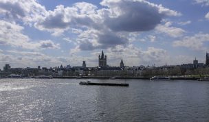 Hintergrundbild - Blick über den Rhein