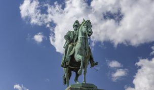 Hintergrundbild - Kaiser Wilhelm hoch zu Ross