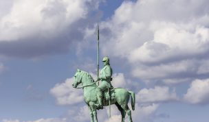 Hintergrundbild - Reiterdenkmal Graf Gessler