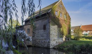 Hintergrundbild - Tüshaus Mühle vom Unterwasser