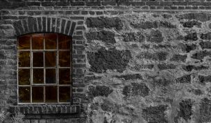 Hintergrundbild - Das beleuchtete Fenster