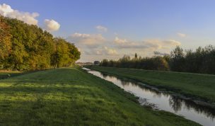 Hintergrundbild - Bachlauf im Herbst