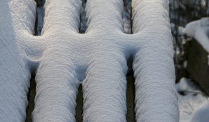 Hintergrundbild - Verschneite Bank