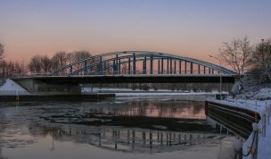 Hintergrundbild - Dorstener Kanalbrücke im Winter