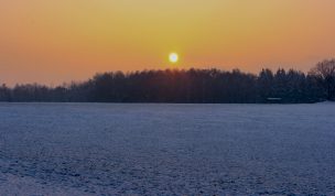 Hintergrundbild - Sonnenaufgang an einem Wintermorgen