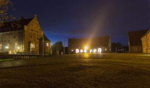 Hintergrundbild - Innenhof Schloss Raesfeld bei Nacht