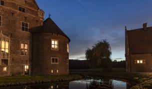 Hintergrundbild - Malerischer Abend am Schloss