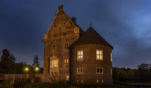 Hintergrundbild - Rundturm am Abend