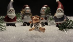 Hintergrundbild - Weihnachten Kleiner Engel mit Freunden