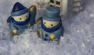 Hintergrundbild - Weihnachten Wichtel im Tiefschnee