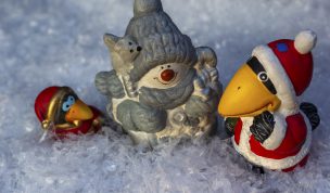 Hintergrundbild - Weihnachten Schneemann mit Vögeln